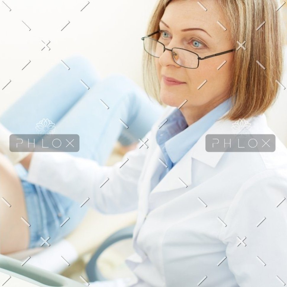 demo-attachment-502-obstetrician-at-work-PNT4KUF